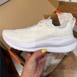 Nike Women's Infinity React RUN 4
